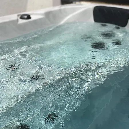 Valbelle, Maison Independante Avec Jacuzzi * Tourves